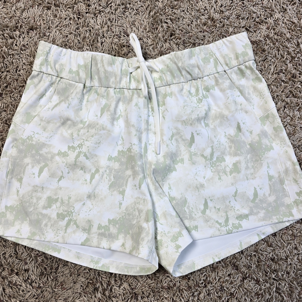 ZYIA Athletic Shorts in White and Green